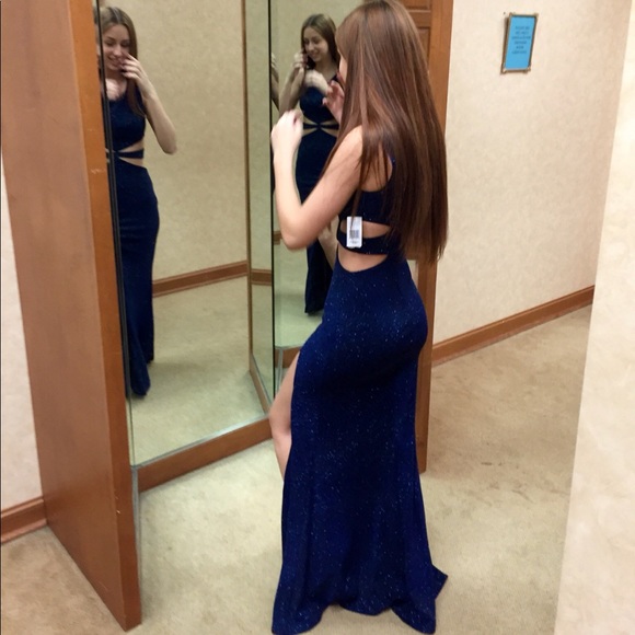 FITTED PROM DRESS - Picture 1 of 4